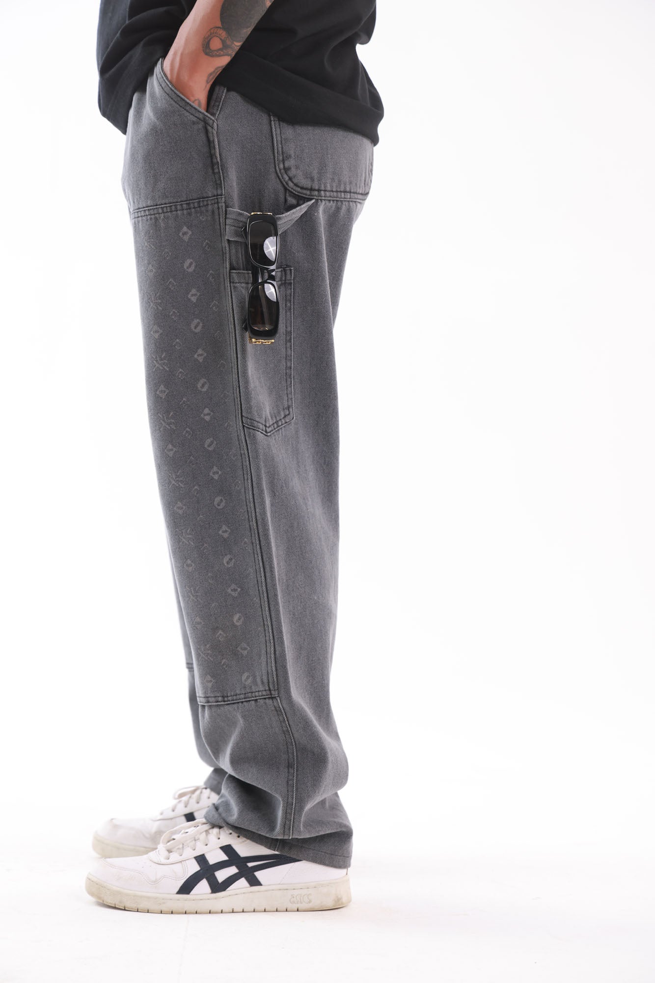 Double Knee Engraved Denim Jeans